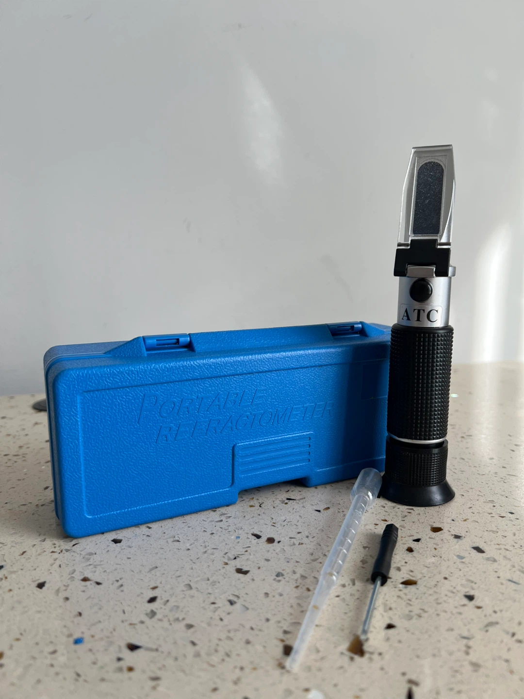 Refractometer with Case and Accessories - Spring Cleaning ✈️