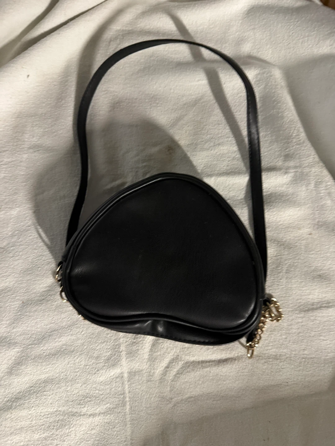 Black heart-shaped purse with pearl details
