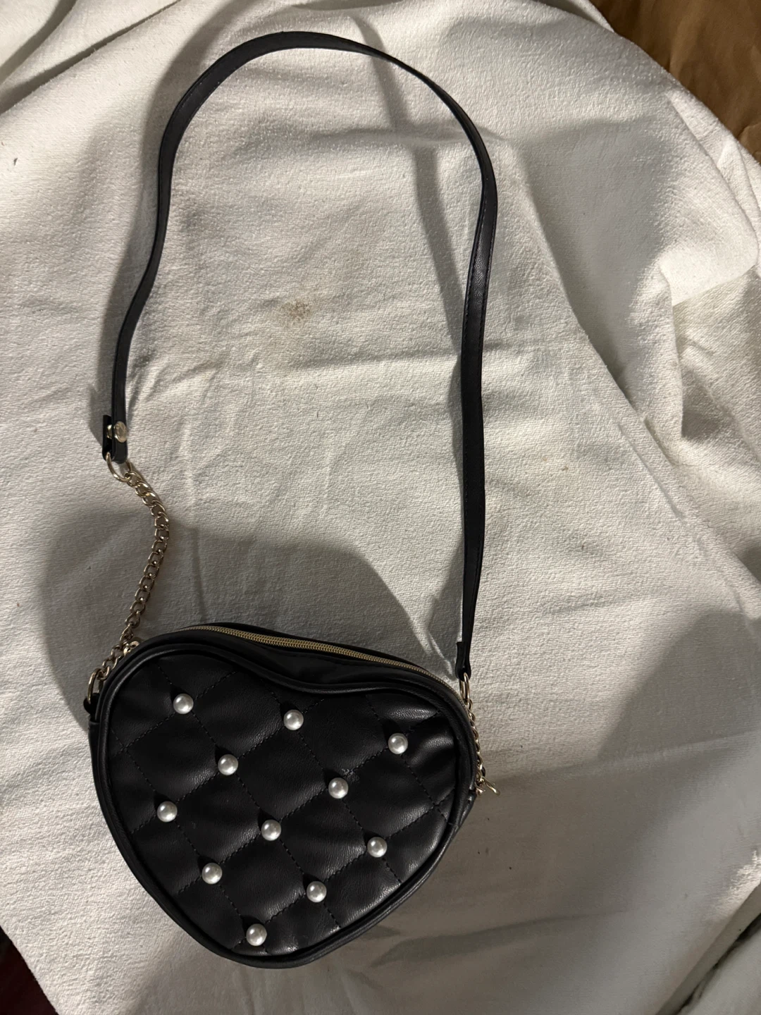 Black heart-shaped purse with pearl details - photo 2