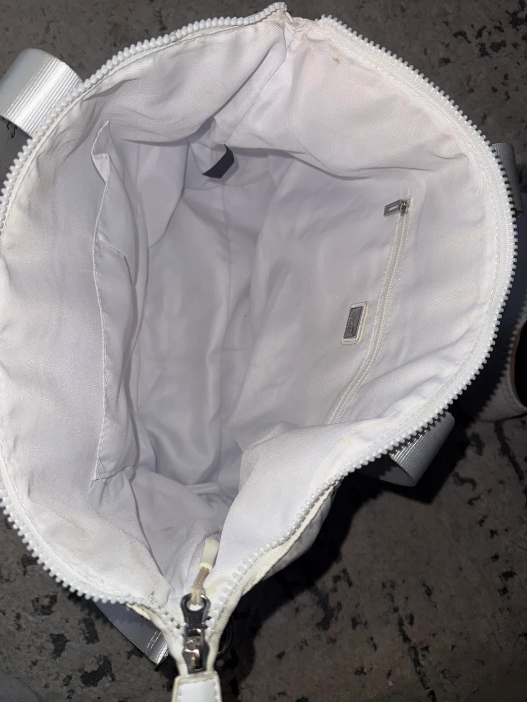 White Guess Tote Bag with Shoulder Strap - photo 3