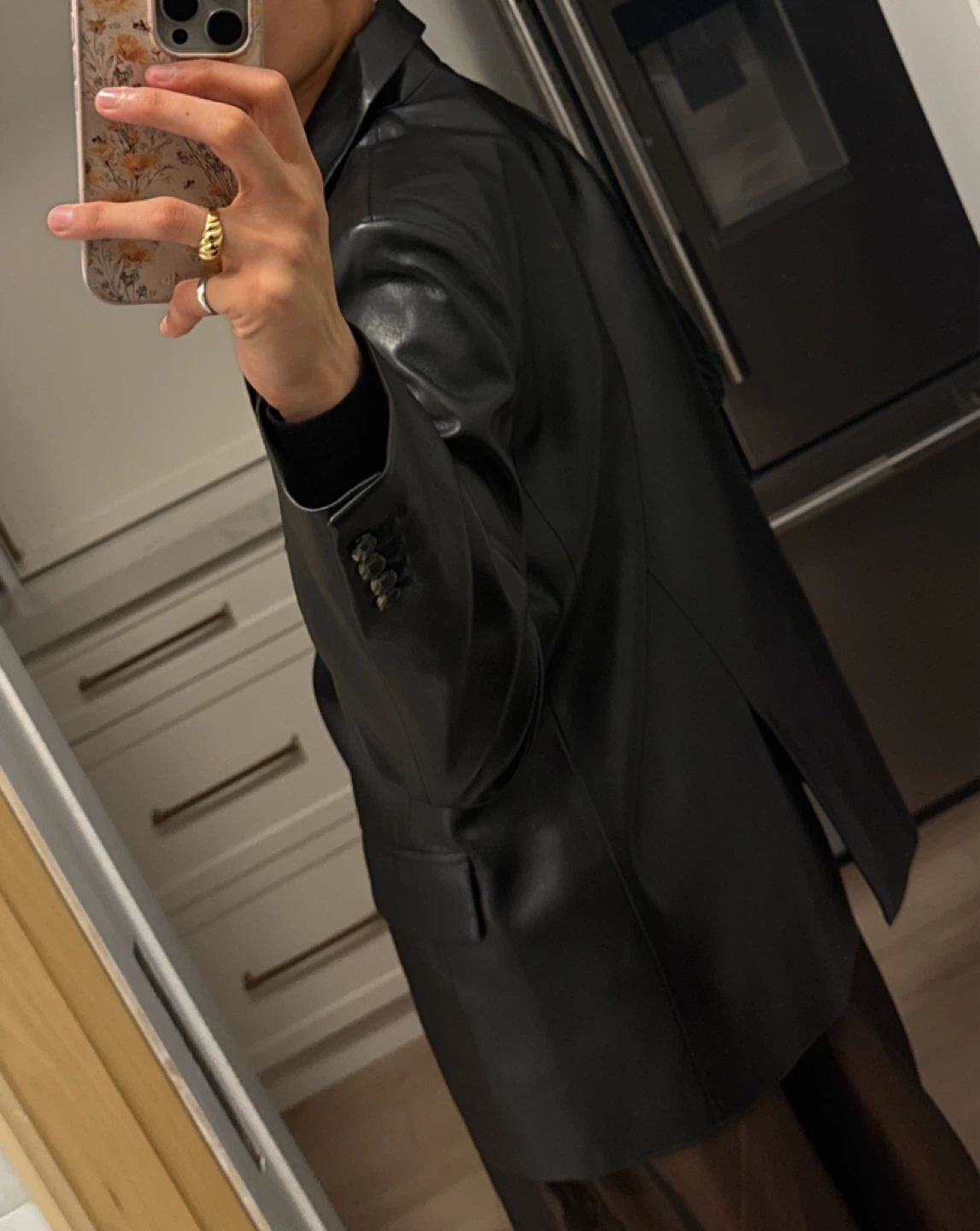 Aritzia Black Oversized Faux Leather Blazer 🖤✨ - photo 3
