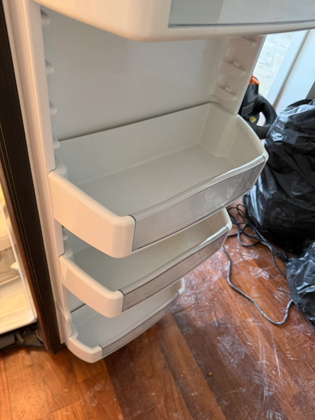 GE Refrigerator - photo 3