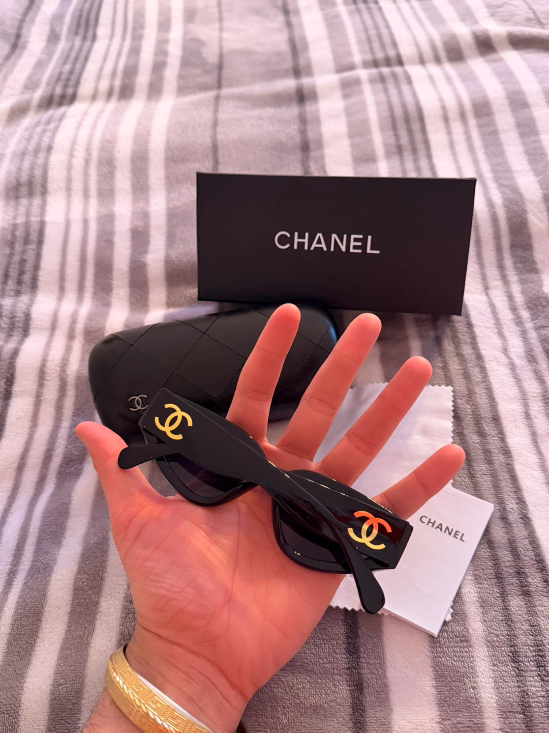 CHANEL Black Cat-Eye Sunglasses - photo 2