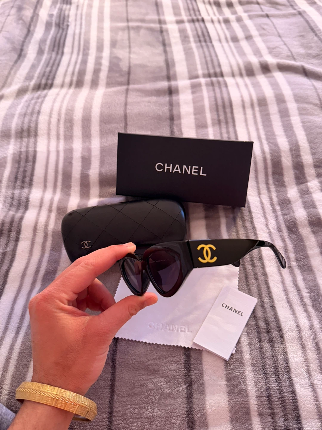 CHANEL Black Cat-Eye Sunglasses - photo 3