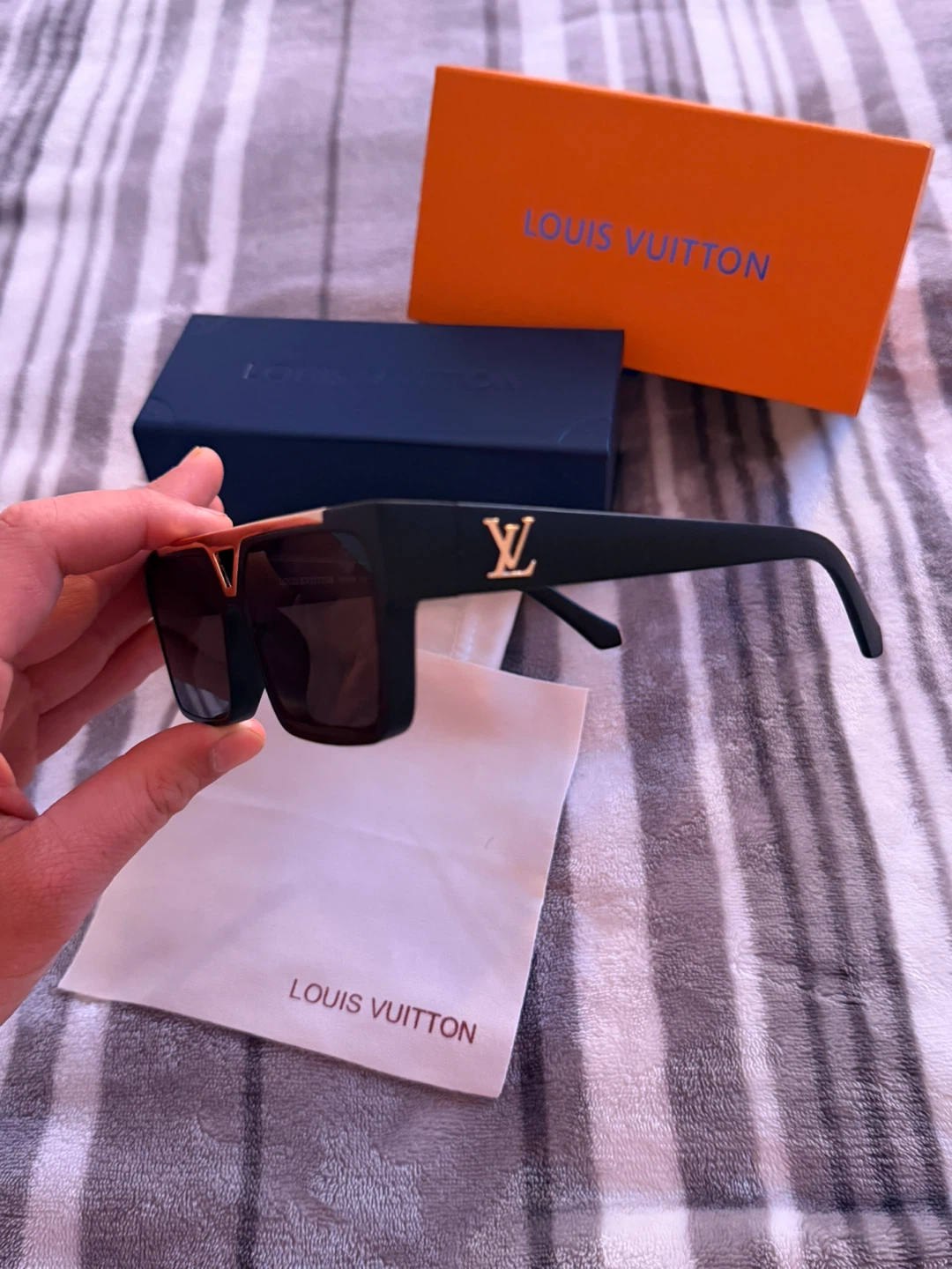 Louis Vuitton Sunglasses - photo 2