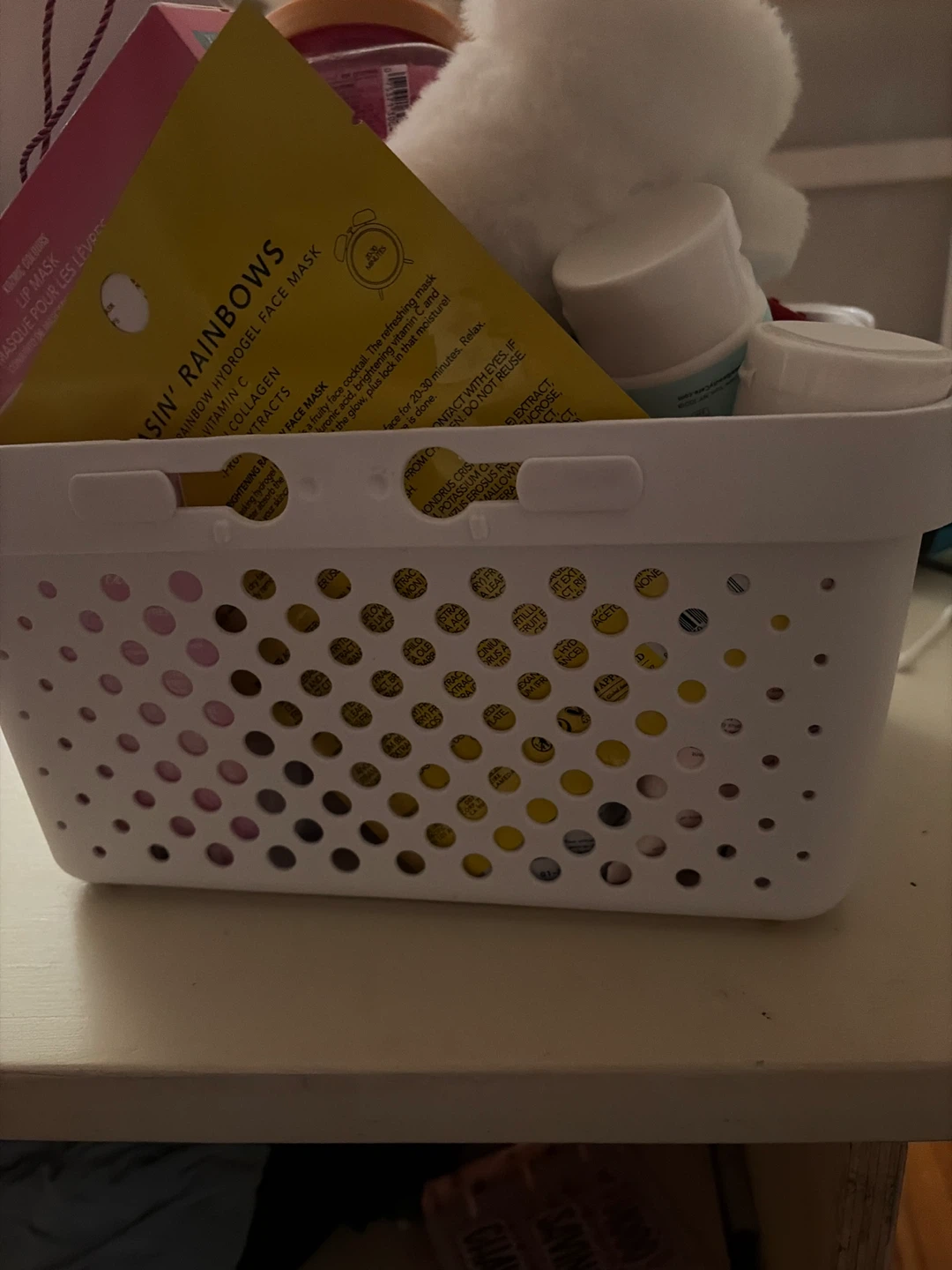 Basket full of gift items (skincare etc) - photo 2