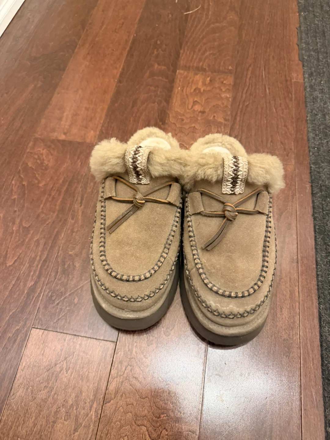 Ugg Slippers (Size 9)