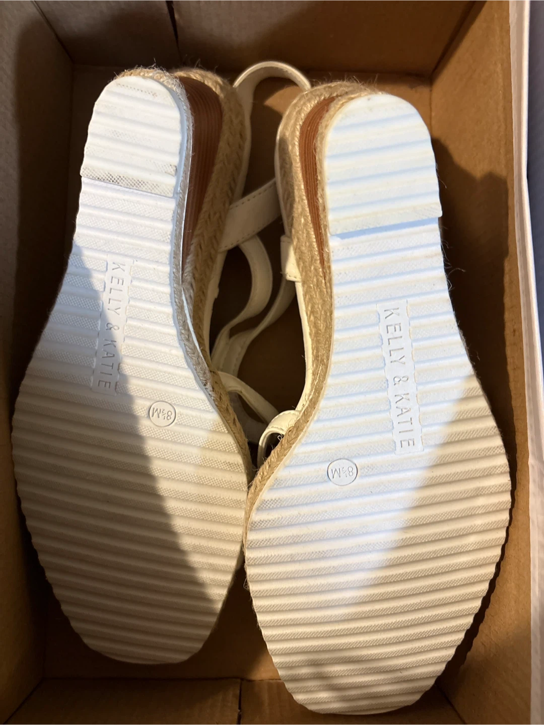 Kelly & Katie White Wedge Sandals 🥕- Size 8 1/2M - photo 3