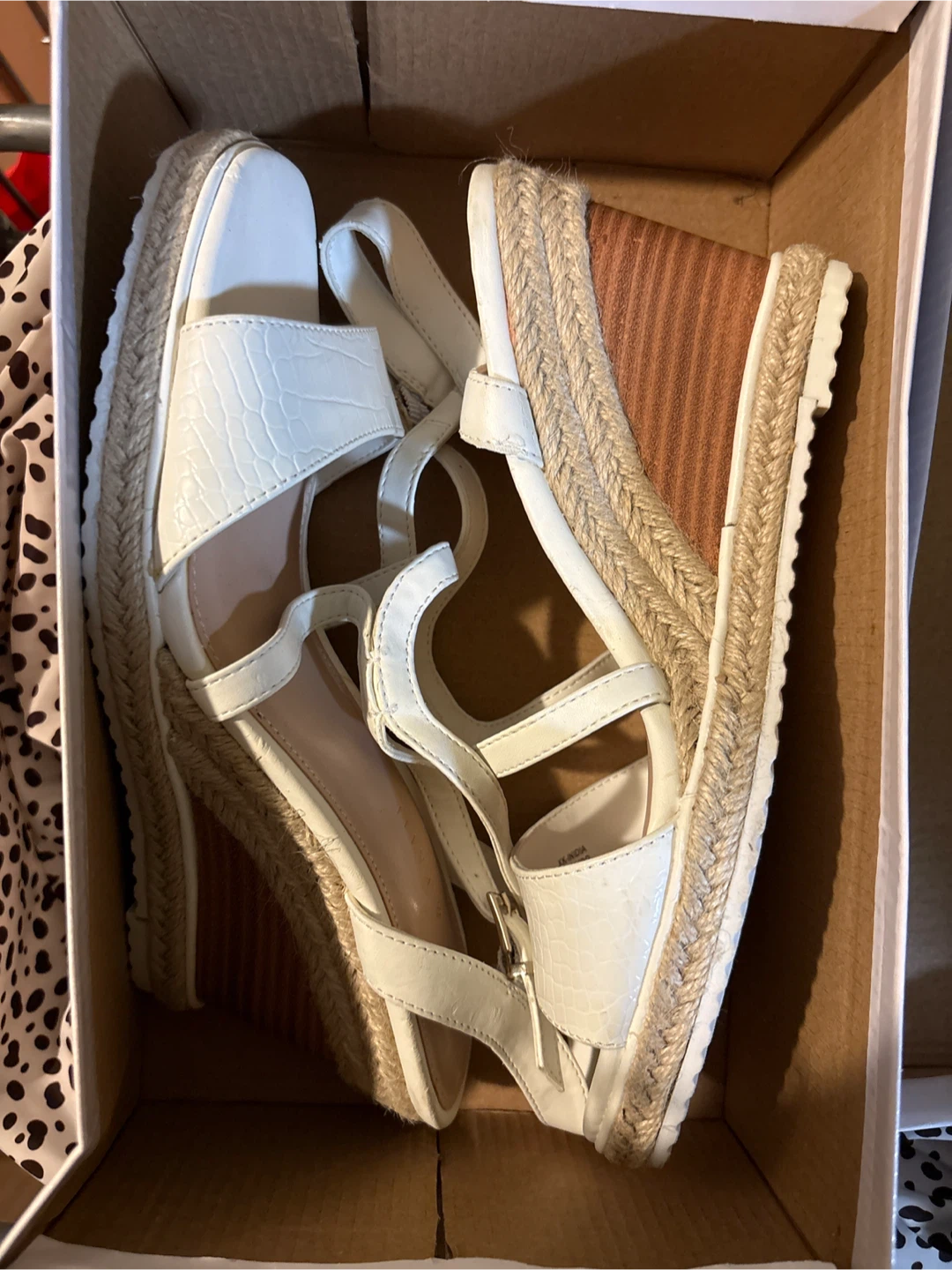 Kelly & Katie White Wedge Sandals 🥕- Size 8 1/2M - photo 4