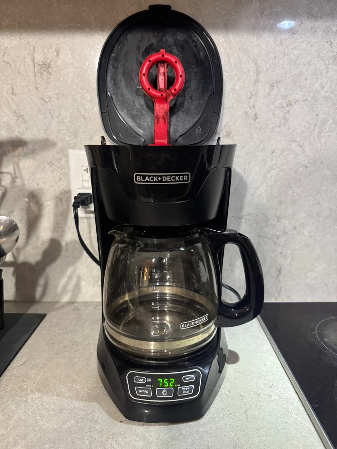 Black+Decker 12 Cup Coffee Maker – Works Perfectly - photo 2