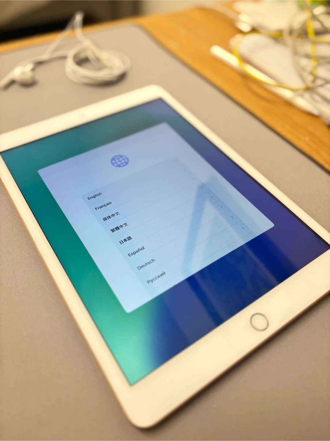 Apple iPad 8th Gen (32 GB) - Gold