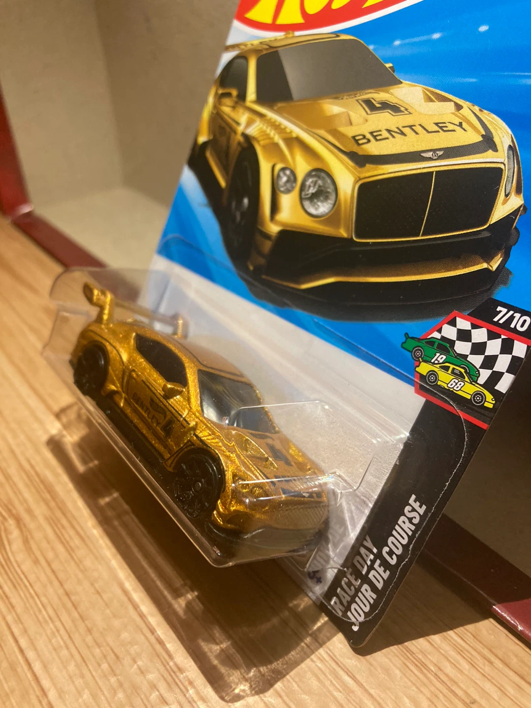 Hot Wheels / 2018 Bentley Continental GT3 / Gold - photo 2