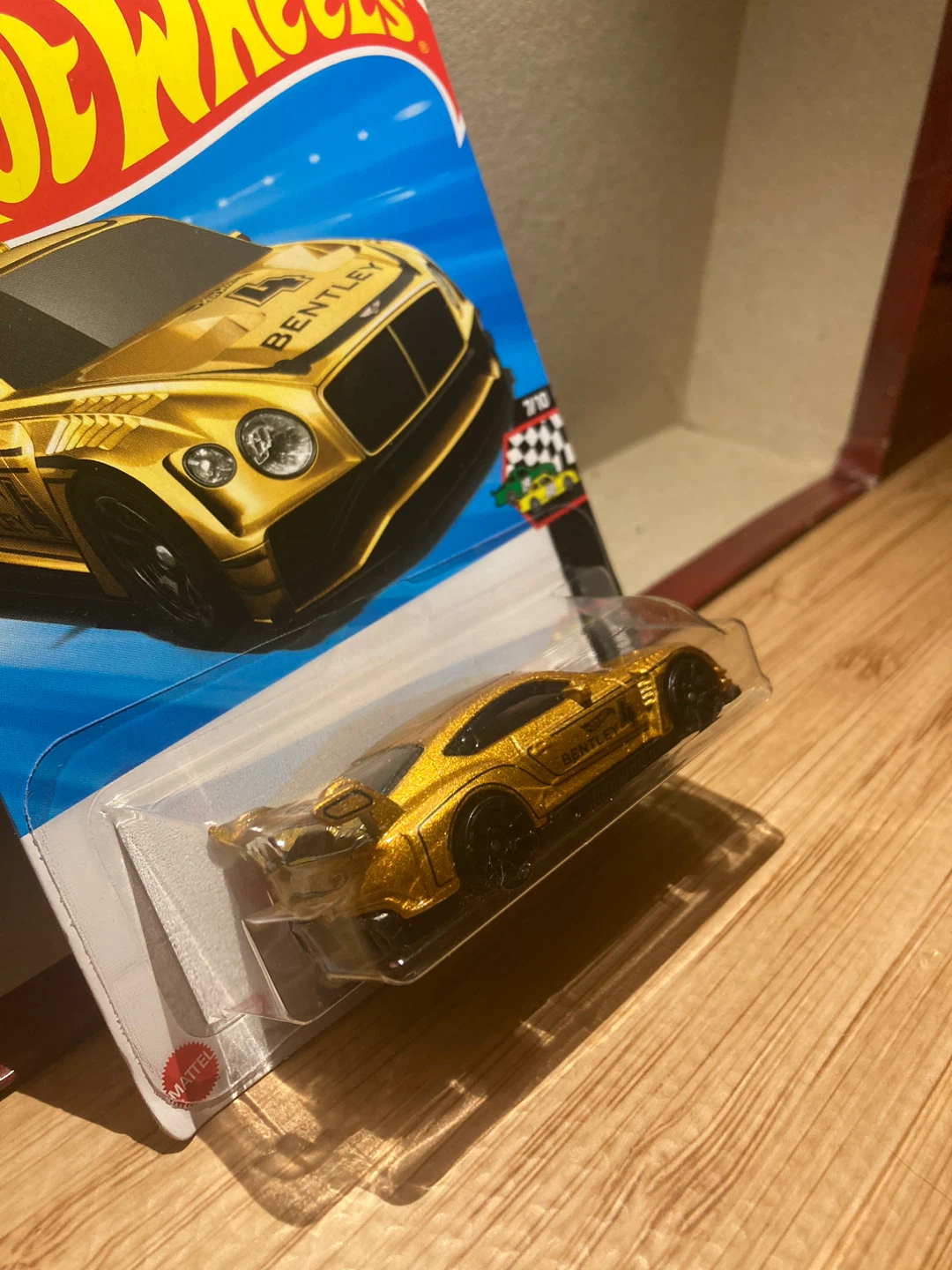 Hot Wheels / 2018 Bentley Continental GT3 / Gold - photo 3