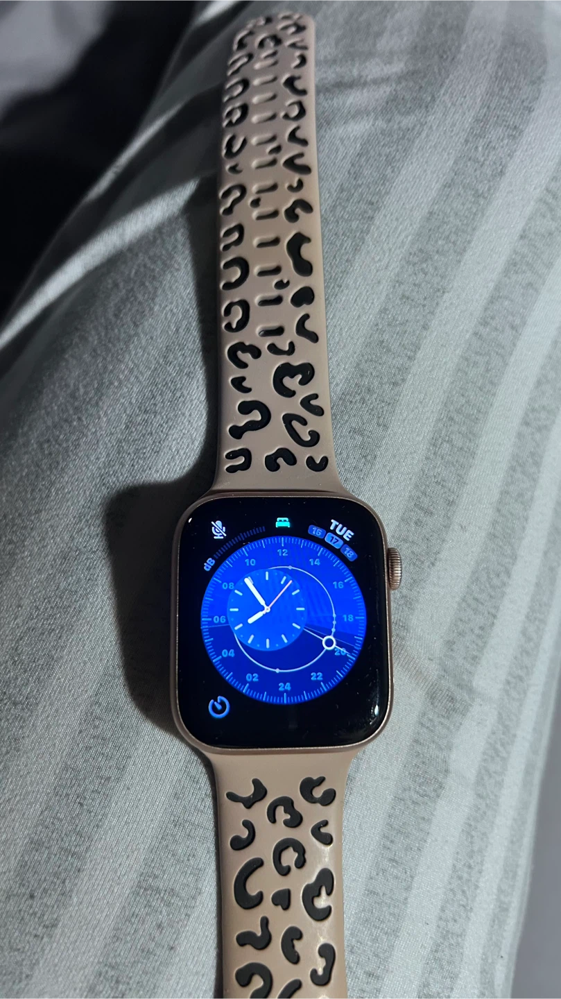 Apple Watch SE 44mm – Like New - photo 2