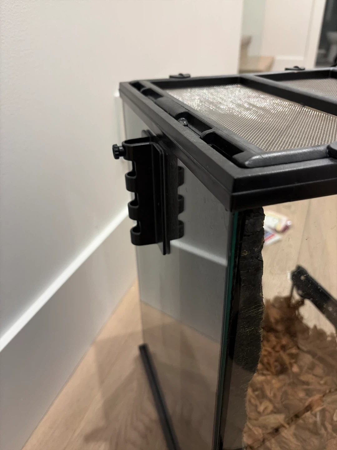 Exoterra reptile enclosure 12x12x18 Terrarium with heat lamp - photo 2