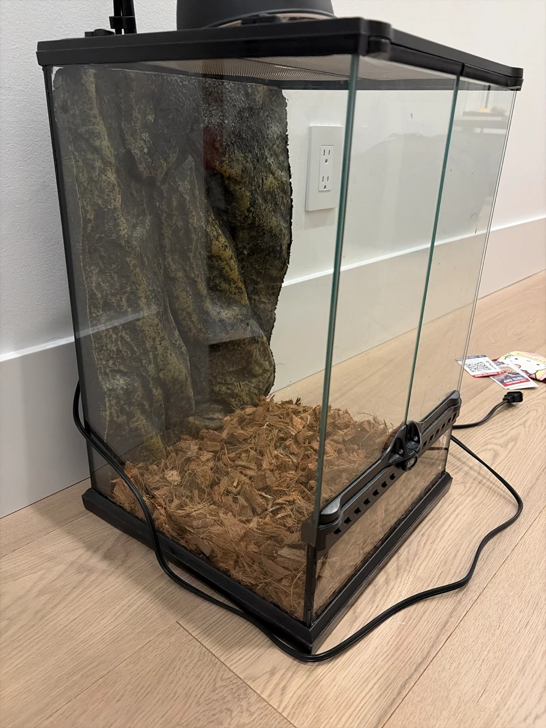 Exoterra reptile enclosure 12x12x18 Terrarium with heat lamp - photo 4