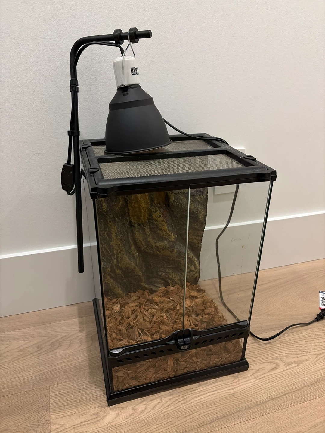 Exoterra reptile enclosure 12x12x18 Terrarium with heat lamp