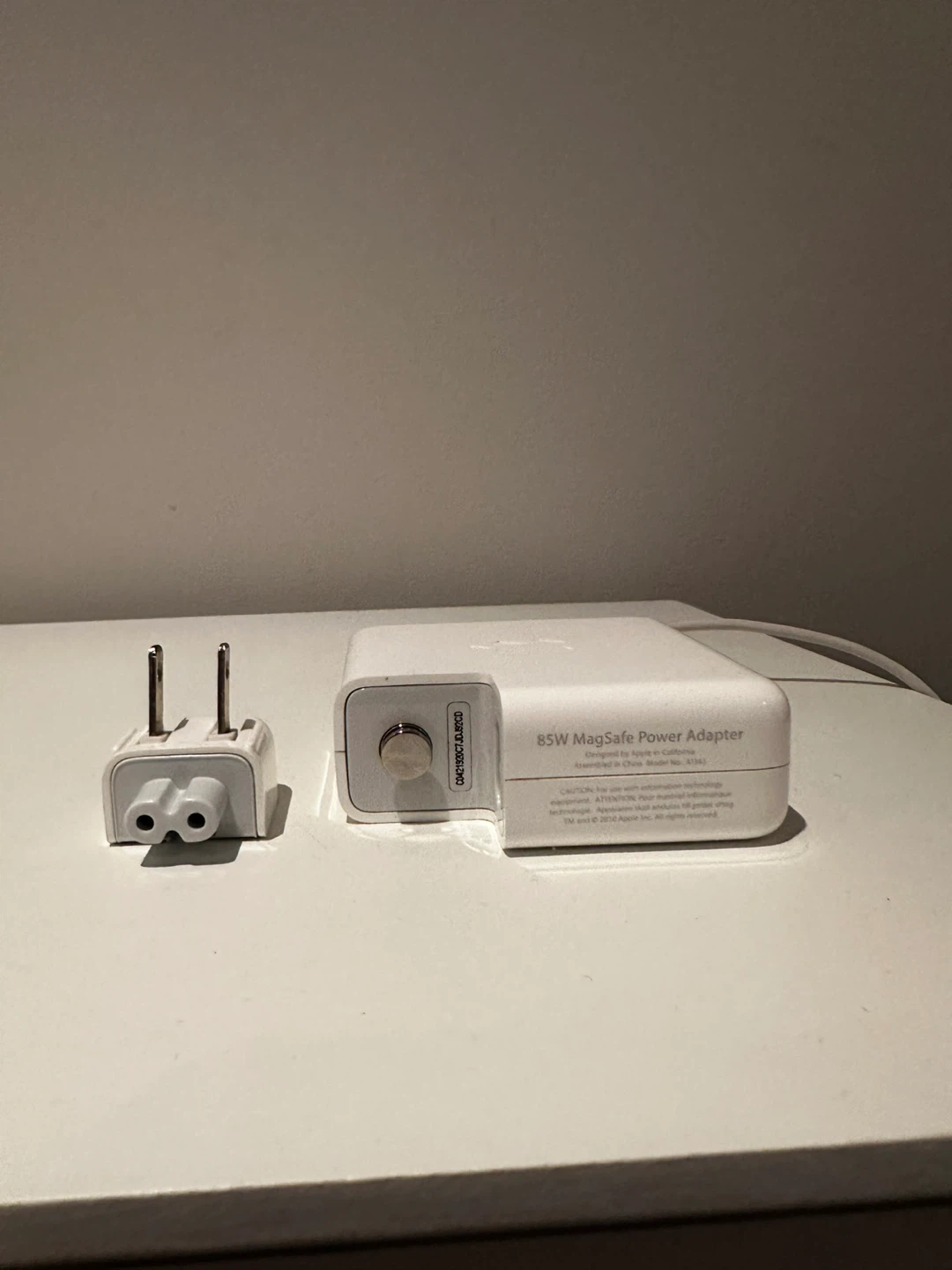 Apple 85W MagSafe Power Adapter - photo 3