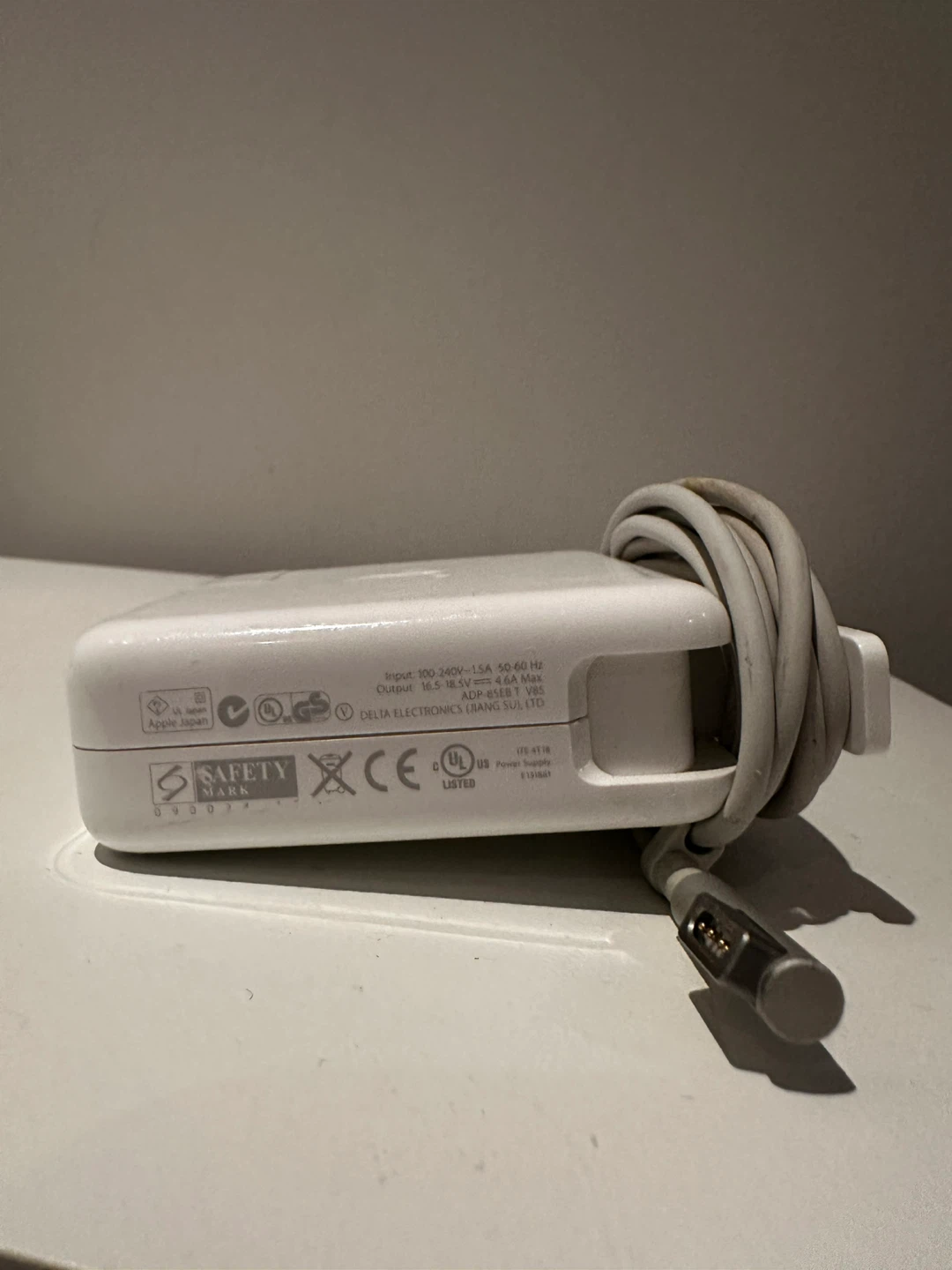 Apple 85W MagSafe Power Adapter - photo 4