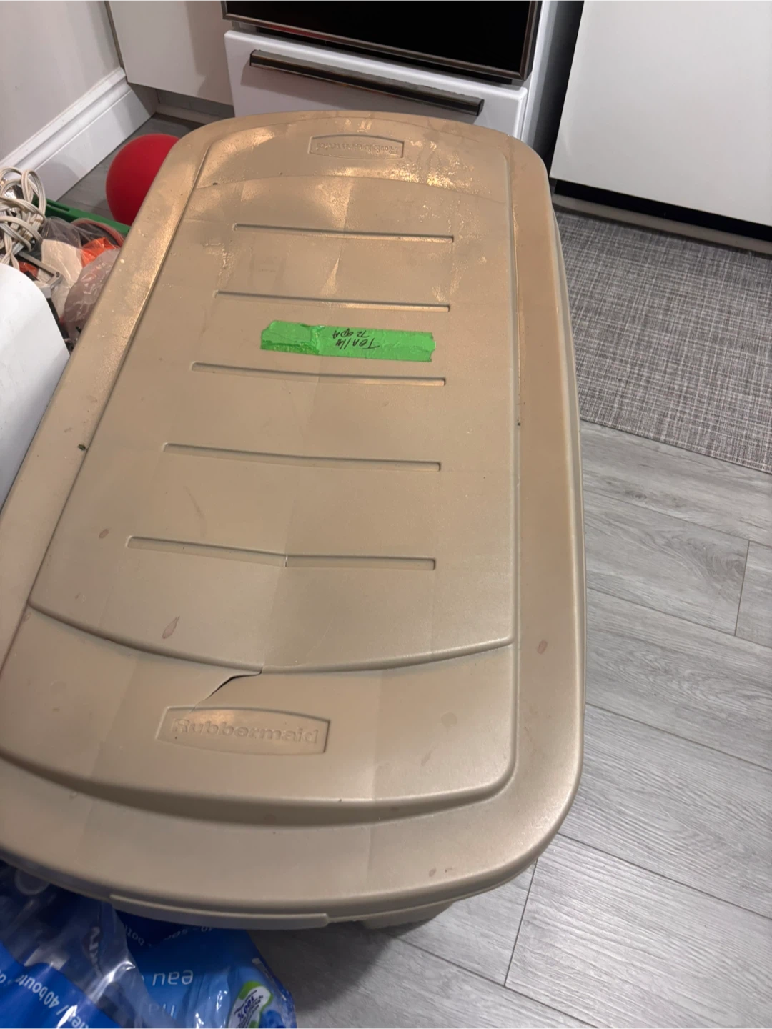 Rubbermaid Storage Bin