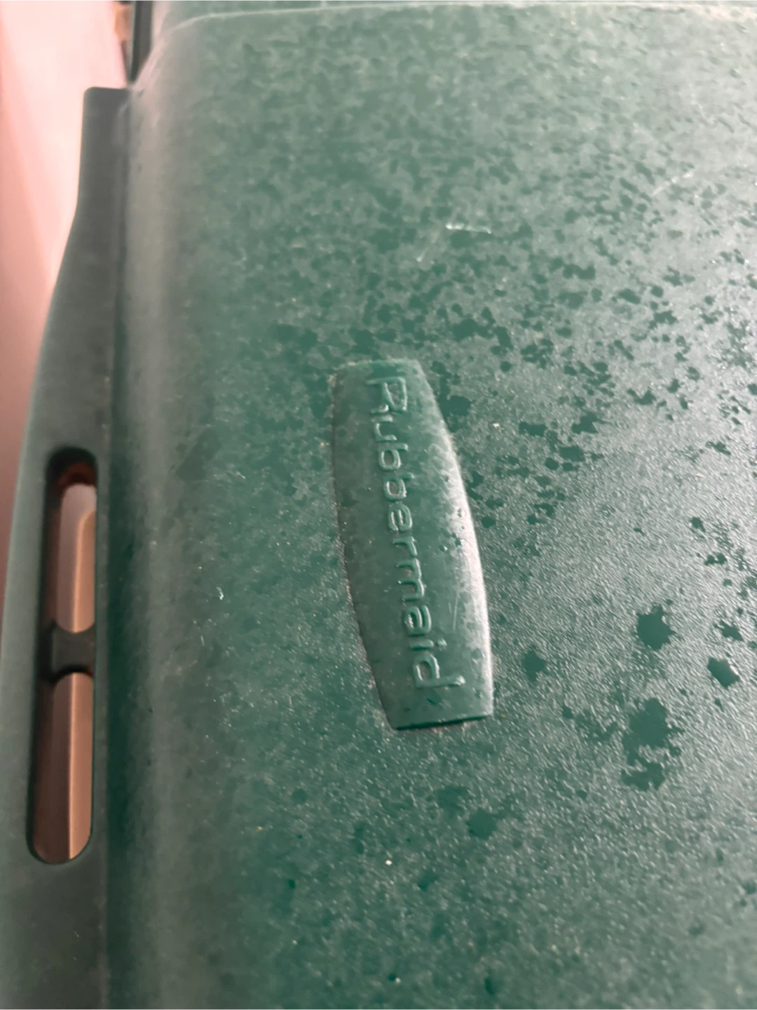 Rubbermaid Storage Bin - photo 4