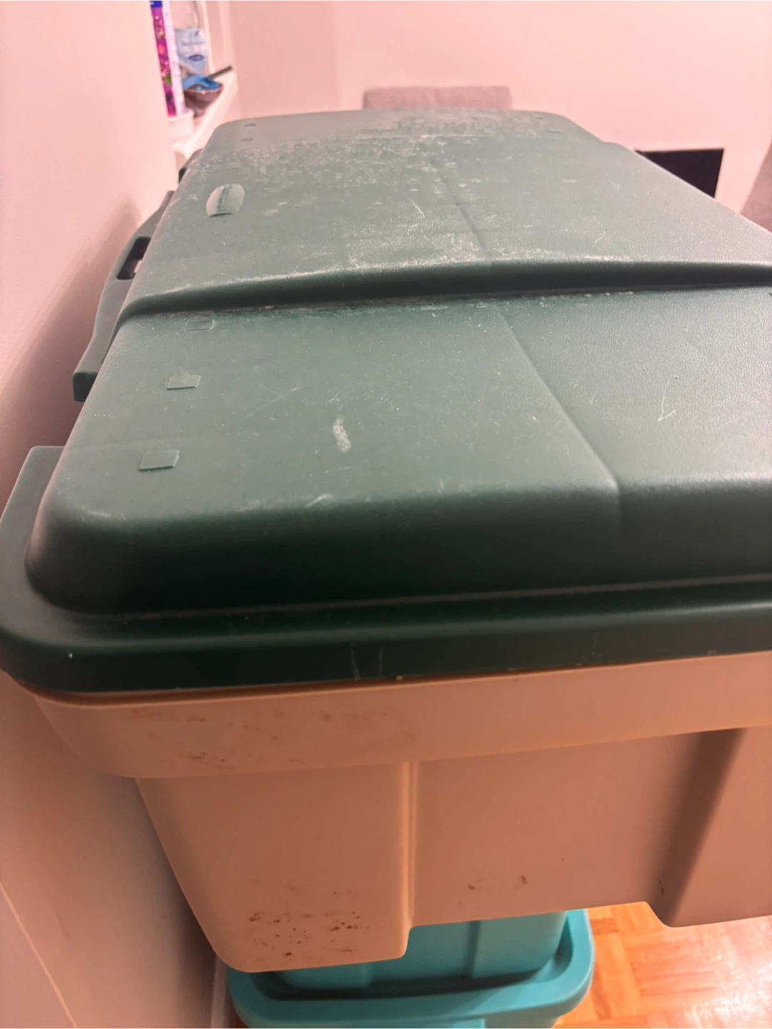Rubbermaid Storage Bin - photo 3