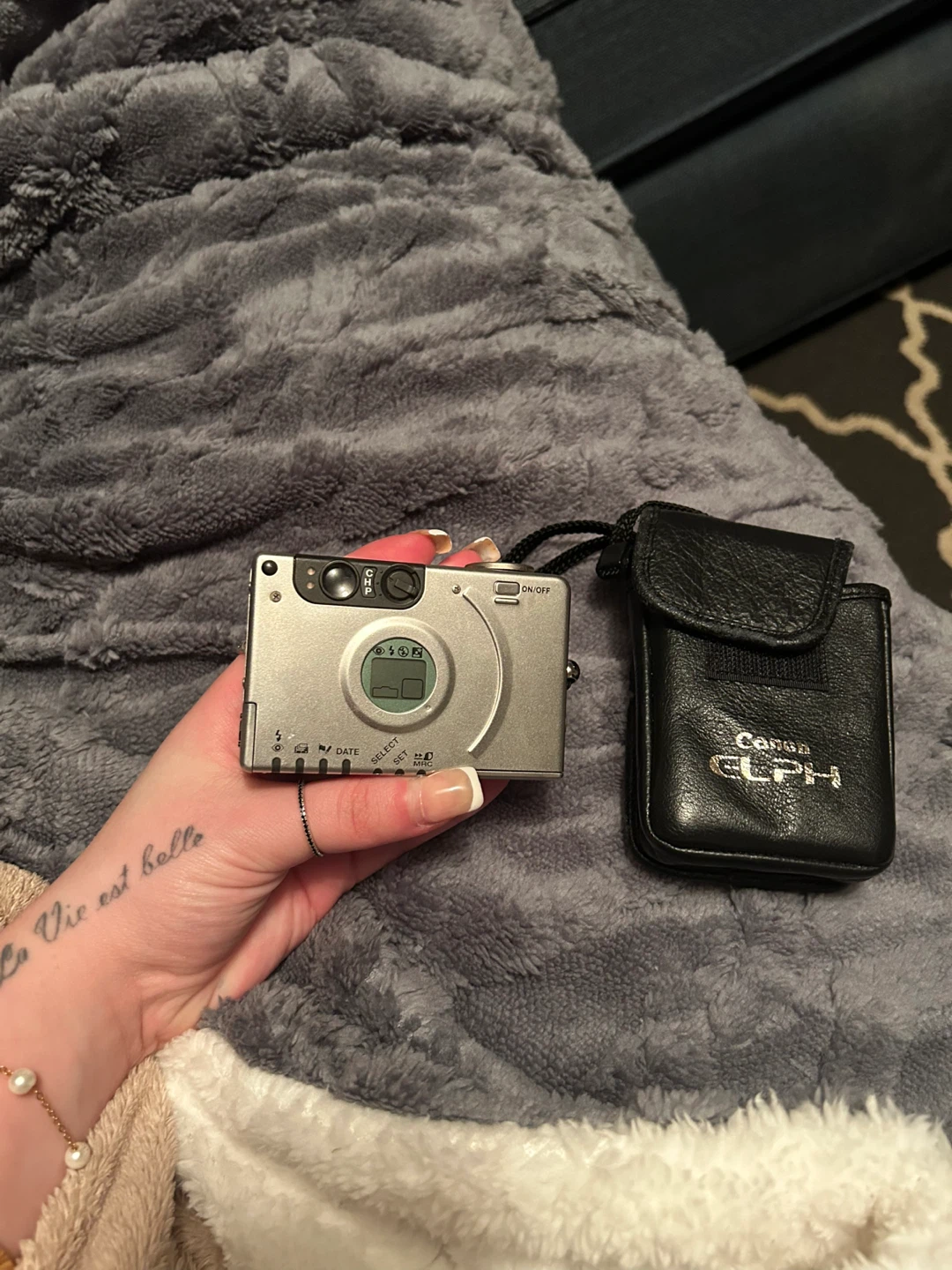 Canon ELPH 2 Digital Camera - photo 2