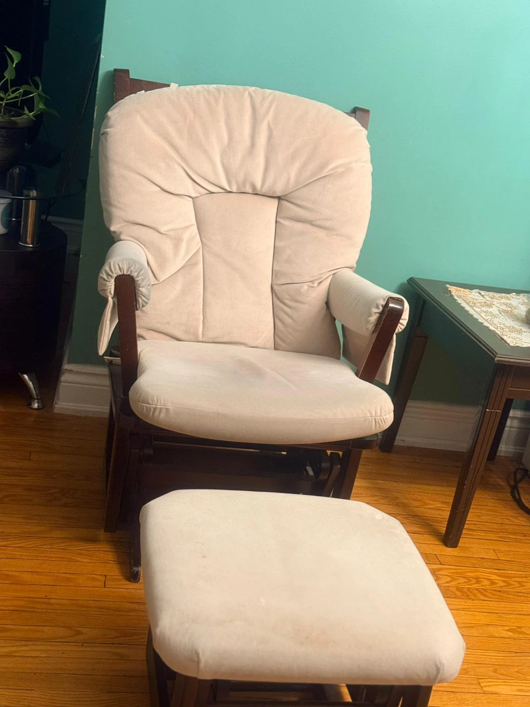 Glider Chair and Ottoman🥕
