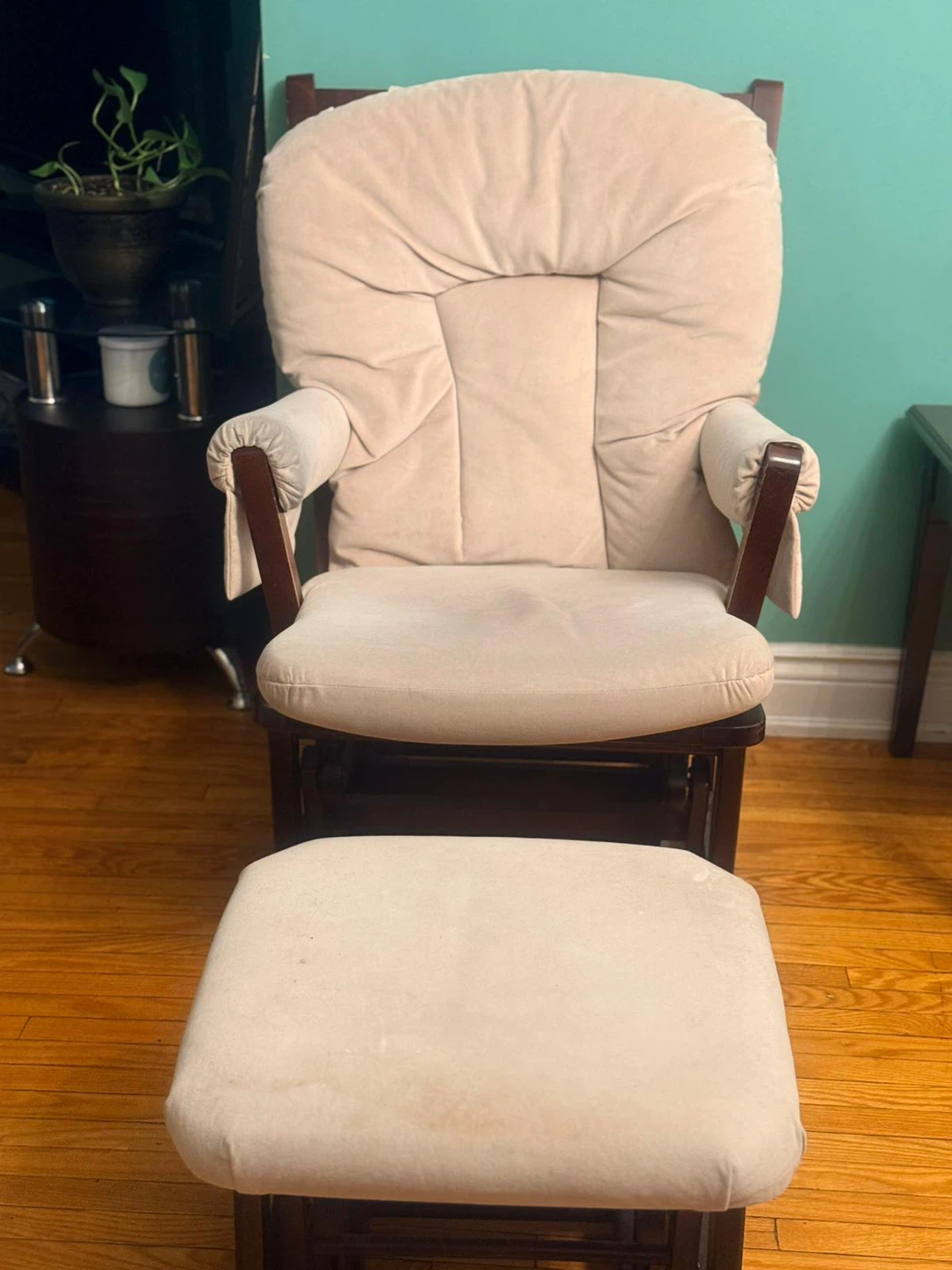 Glider Chair and Ottoman🥕 - photo 2