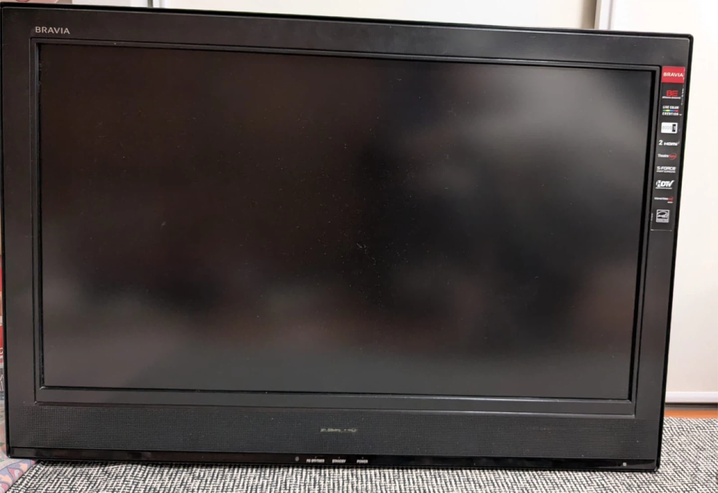 Sony BRAVIA KDL-32S3000 LCD Digital Color TV 🥕