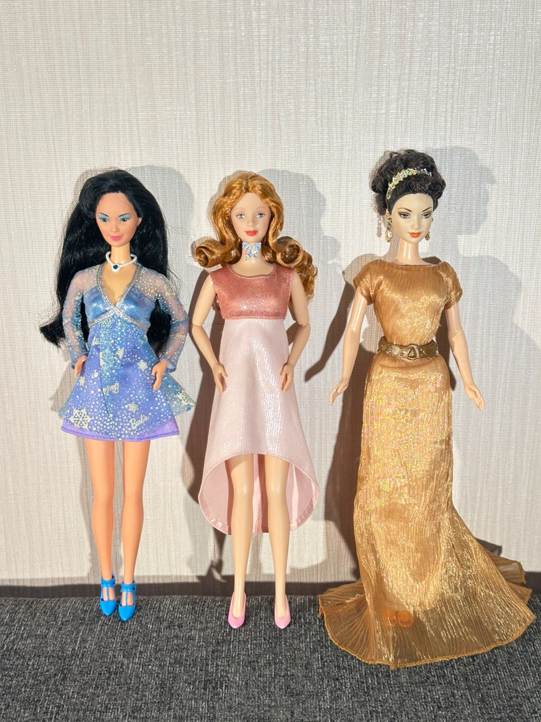 Three vintage Barbie fashion dolls in beautiful dresses - photo 2