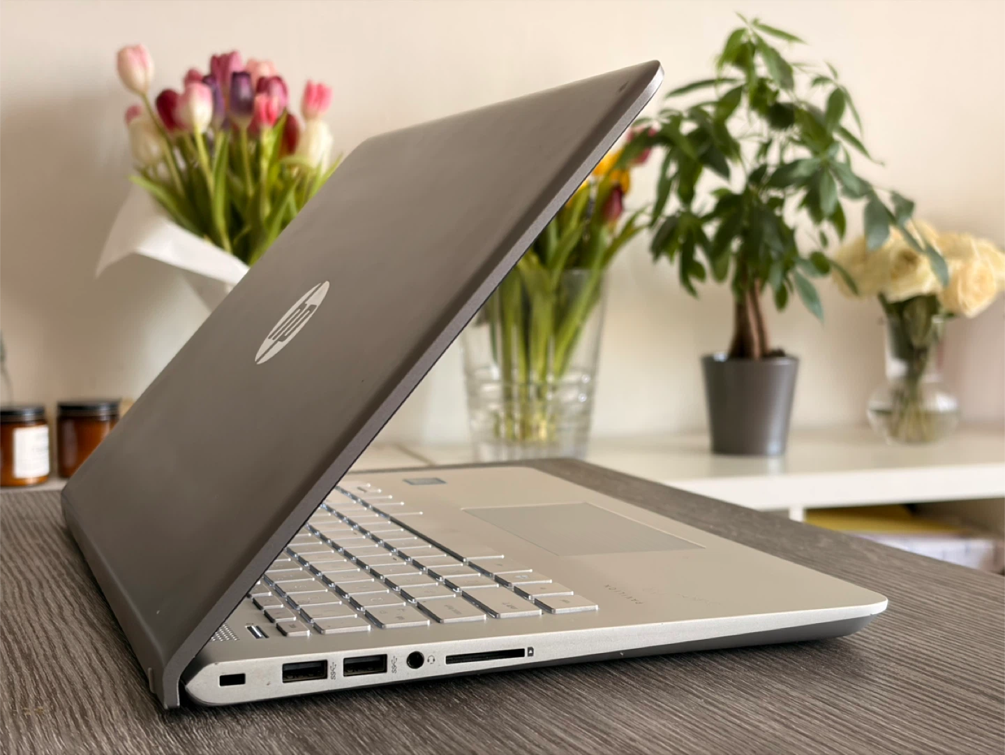 HP Pavilion 14-bk091st Laptop - Intel Core i5 - photo 3