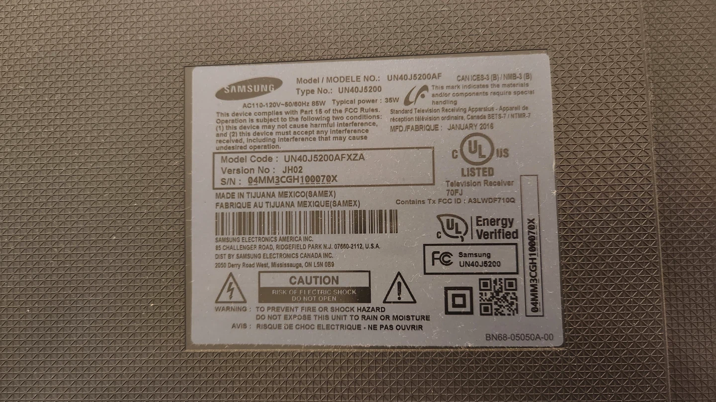 Samsung 40” TV + Roku (Remote Included) - photo 3