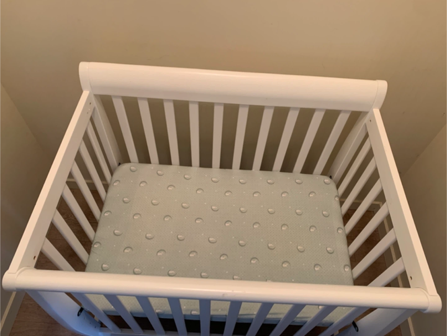 White Mini Crib with Mattress - photo 2