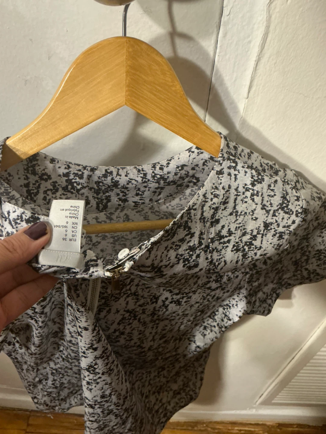 H&M Black and White Print T-Shirt small - photo 4