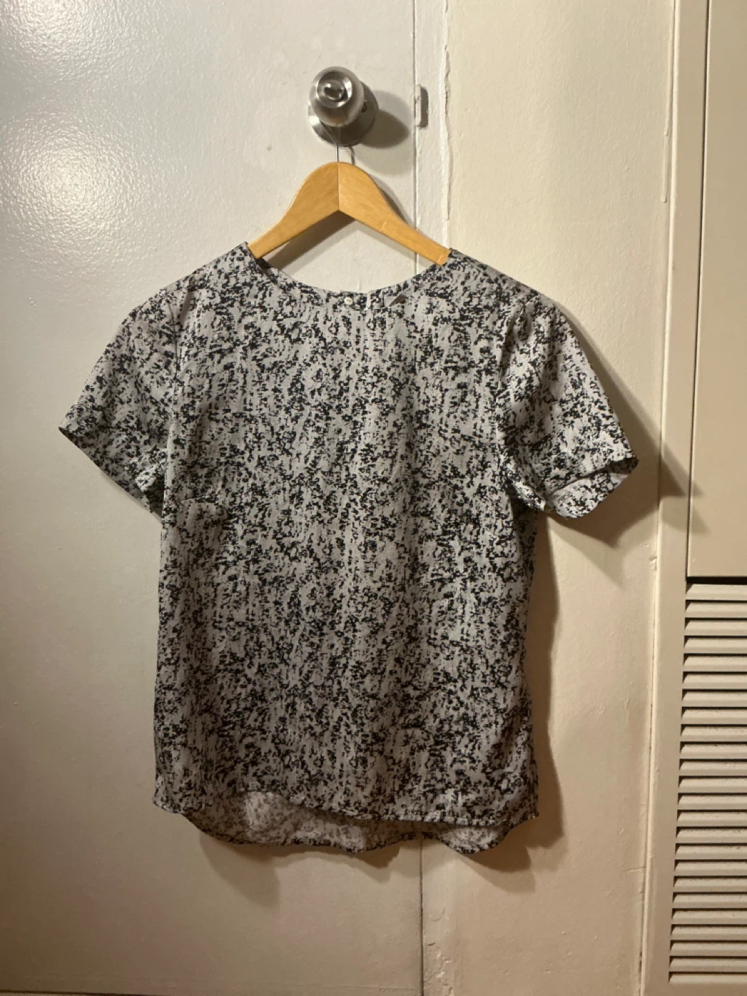 H&M Black and White Print T-Shirt small - photo 2