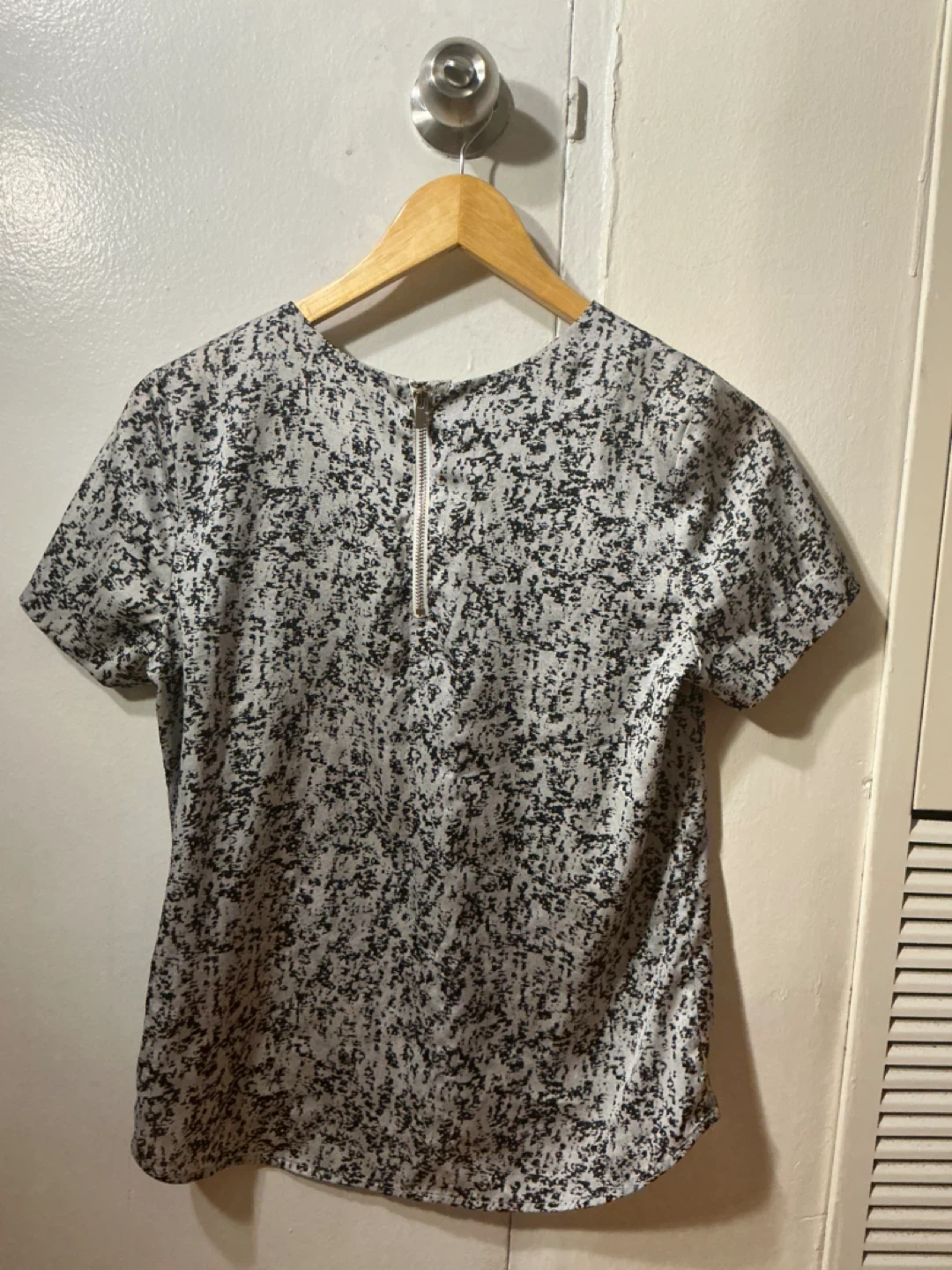 H&M Black and White Print T-Shirt small