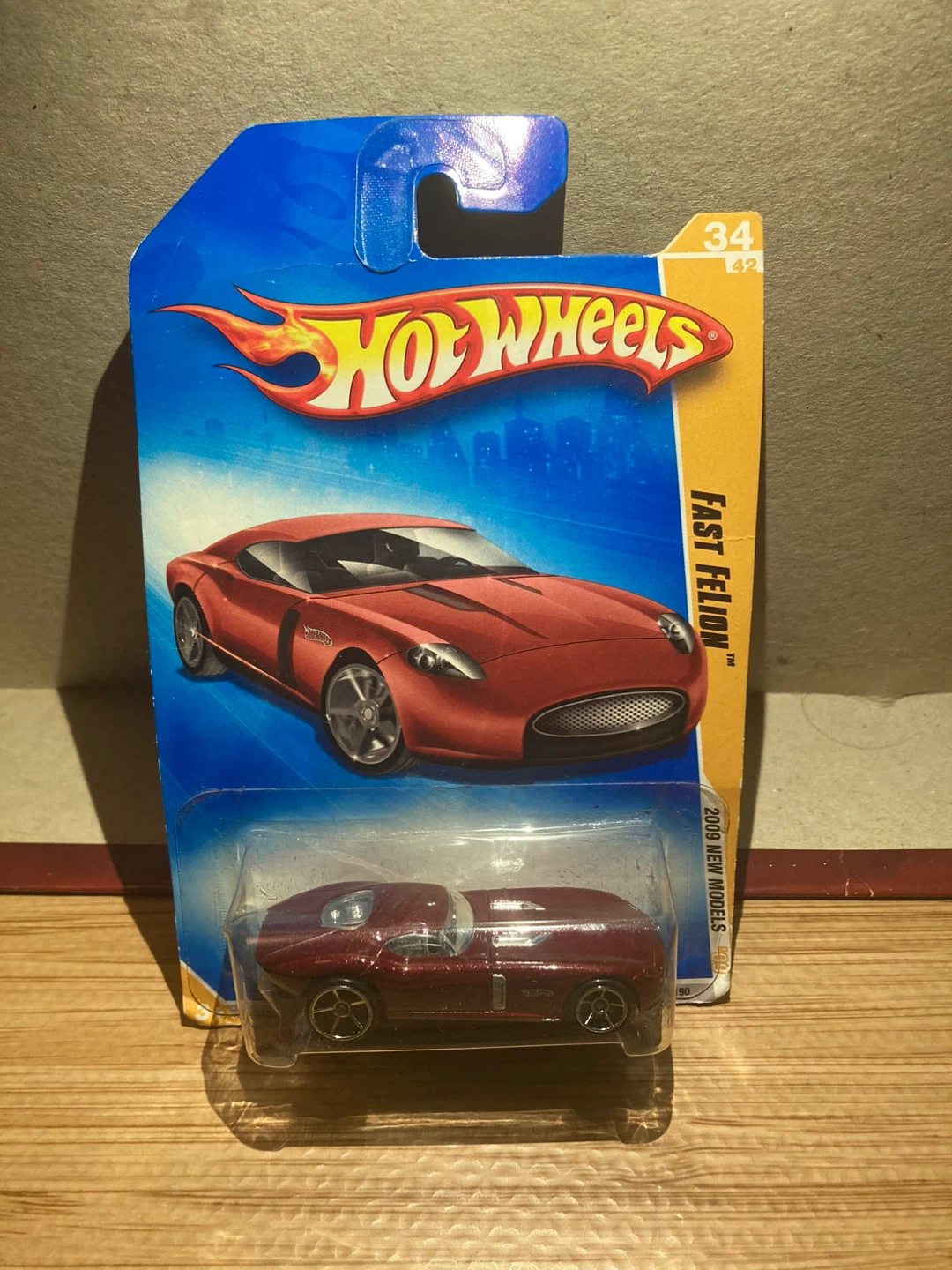 Hot Wheels / Fast Felion / Burgundy