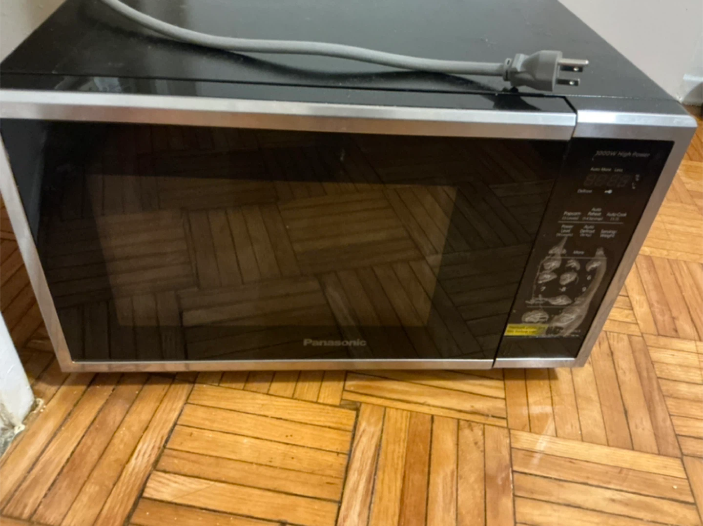 Panasonic 1000W Compact Microwave Oven - photo 2