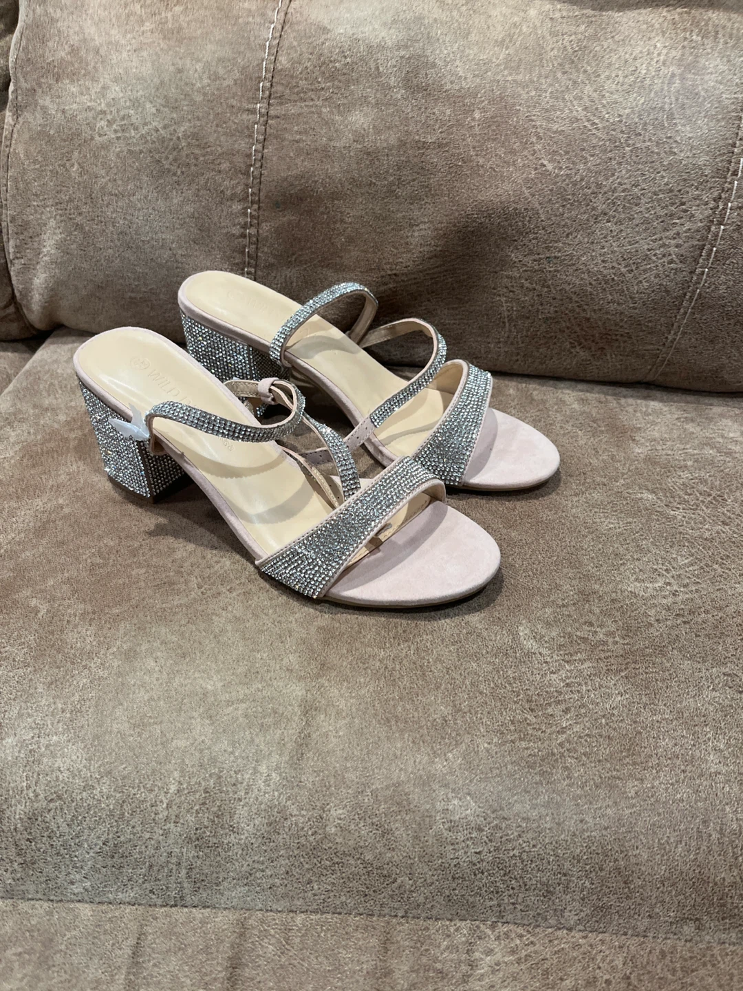 Wildia & Co sandals feature a blush pink 🥕 - photo 3
