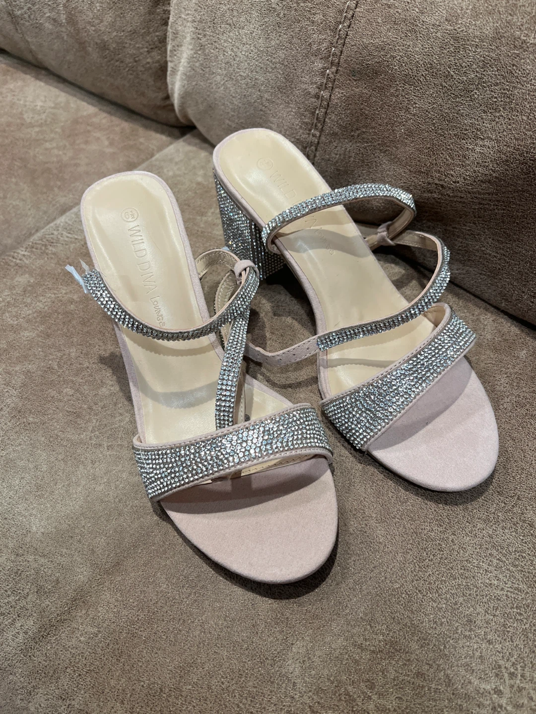 Wildia & Co sandals feature a blush pink 🥕