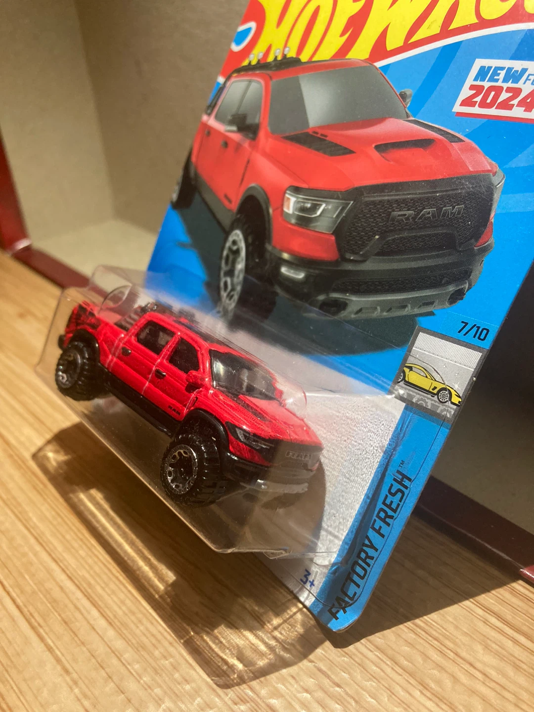 Hot Wheels / 23 Ram 1500 / Red - photo 2