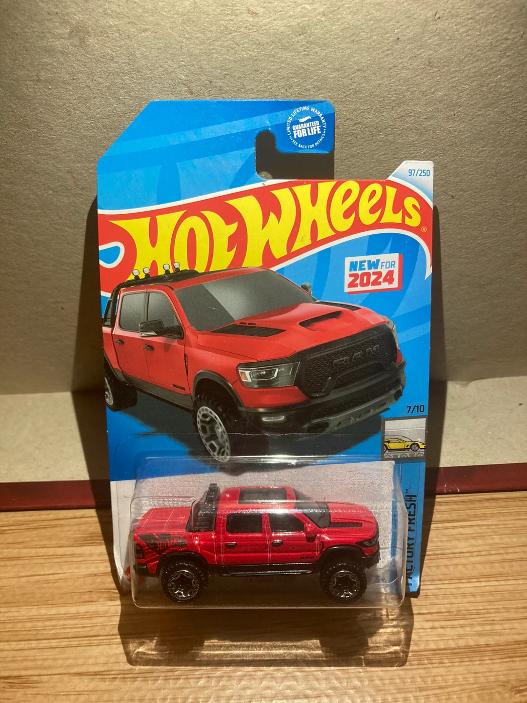 Hot Wheels / 23 Ram 1500 / Red