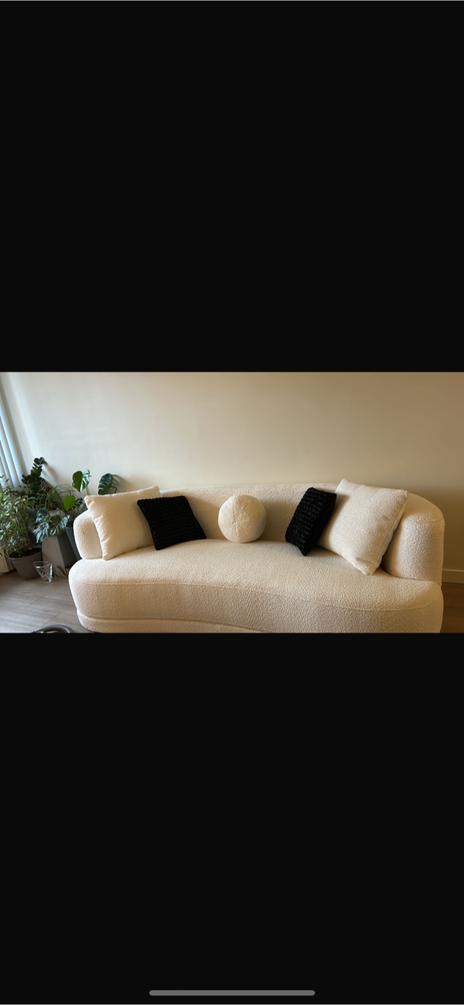 almost brand new Boucle Curved Sofa with 4 years warranty - photo 2
