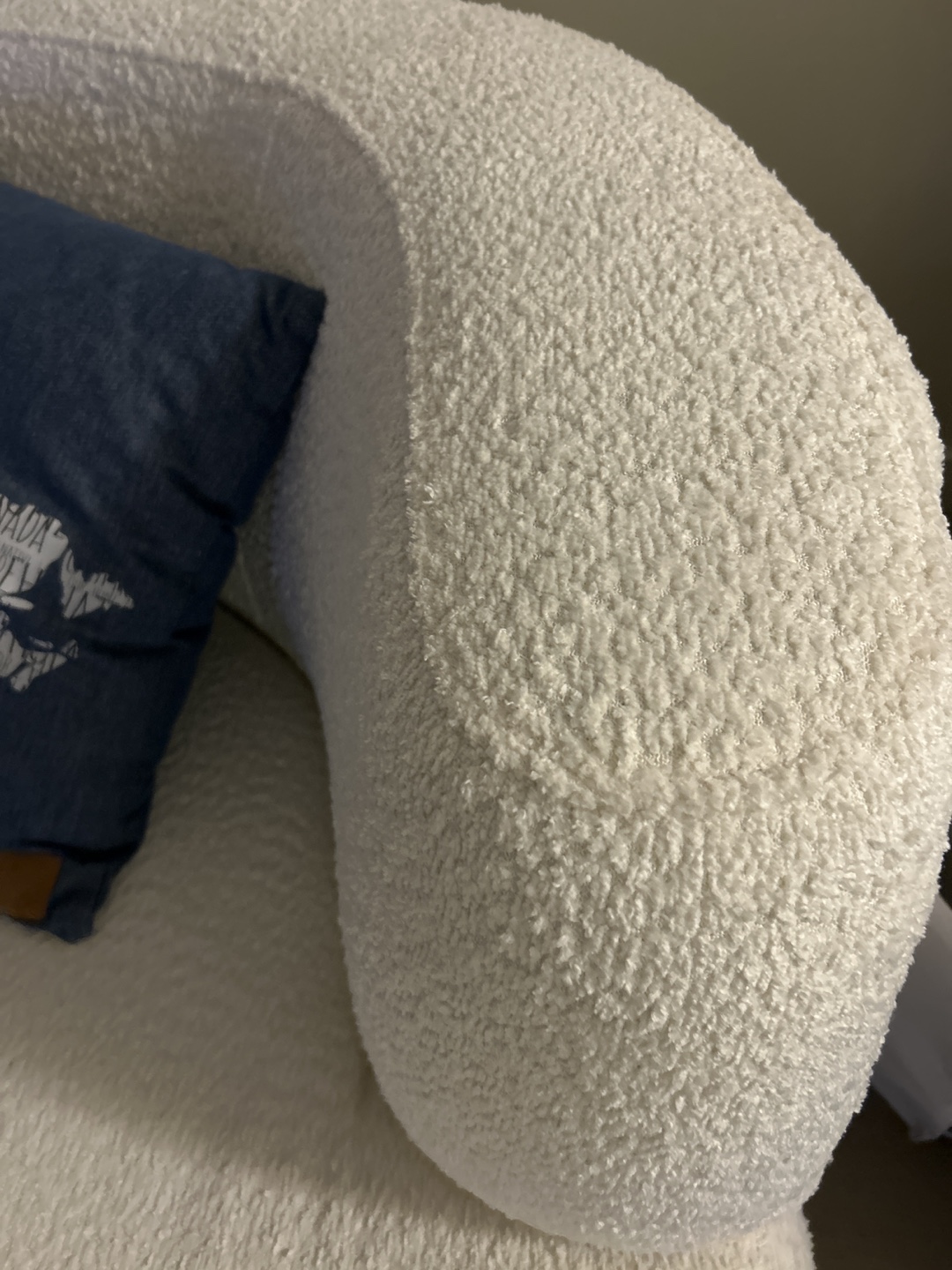 almost brand new Boucle Curved Sofa with 4 years warranty - photo 3