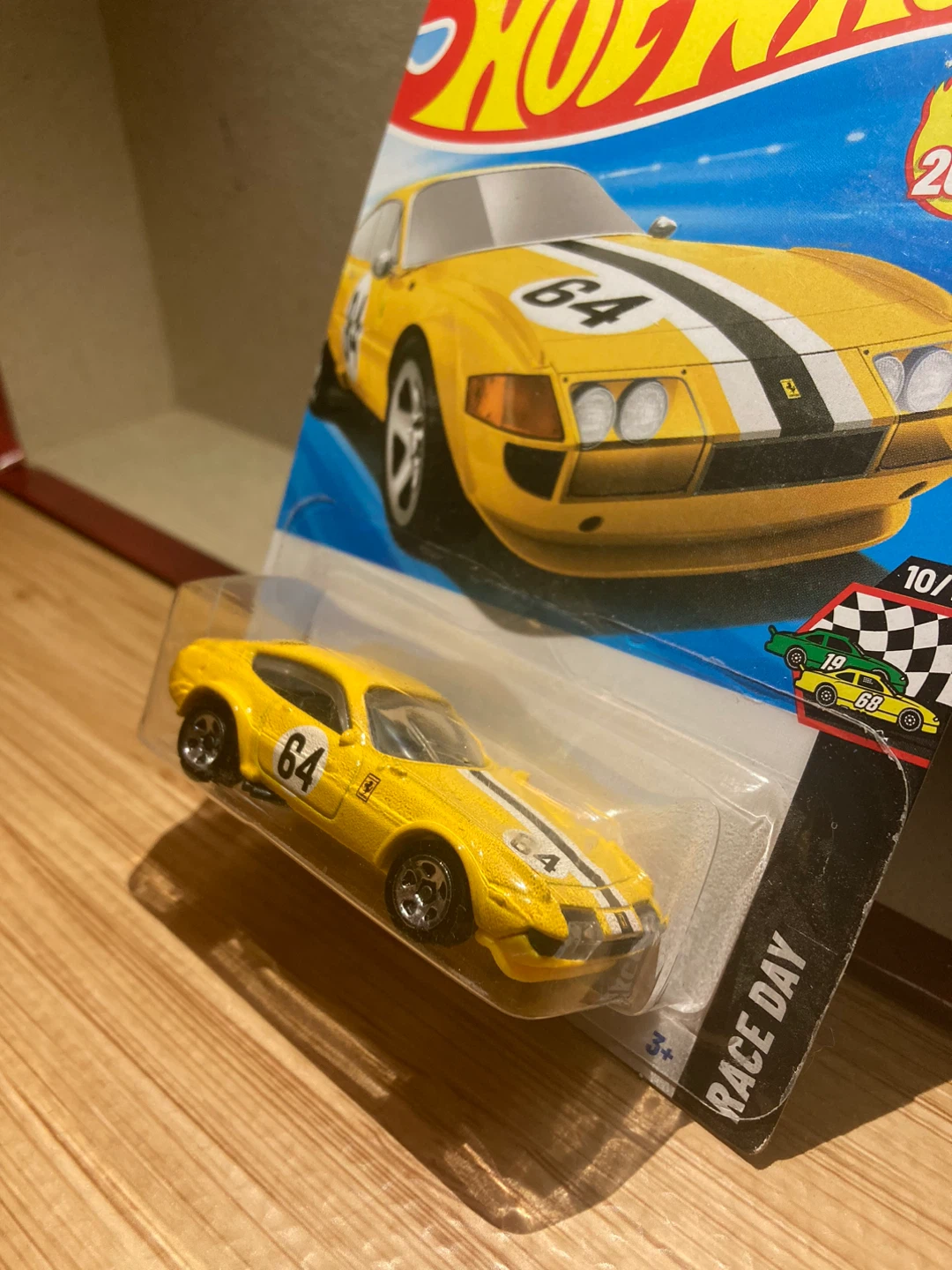 Hot Wheels / Ferrari 365 GTB4 Competizione / Yellow - photo 2