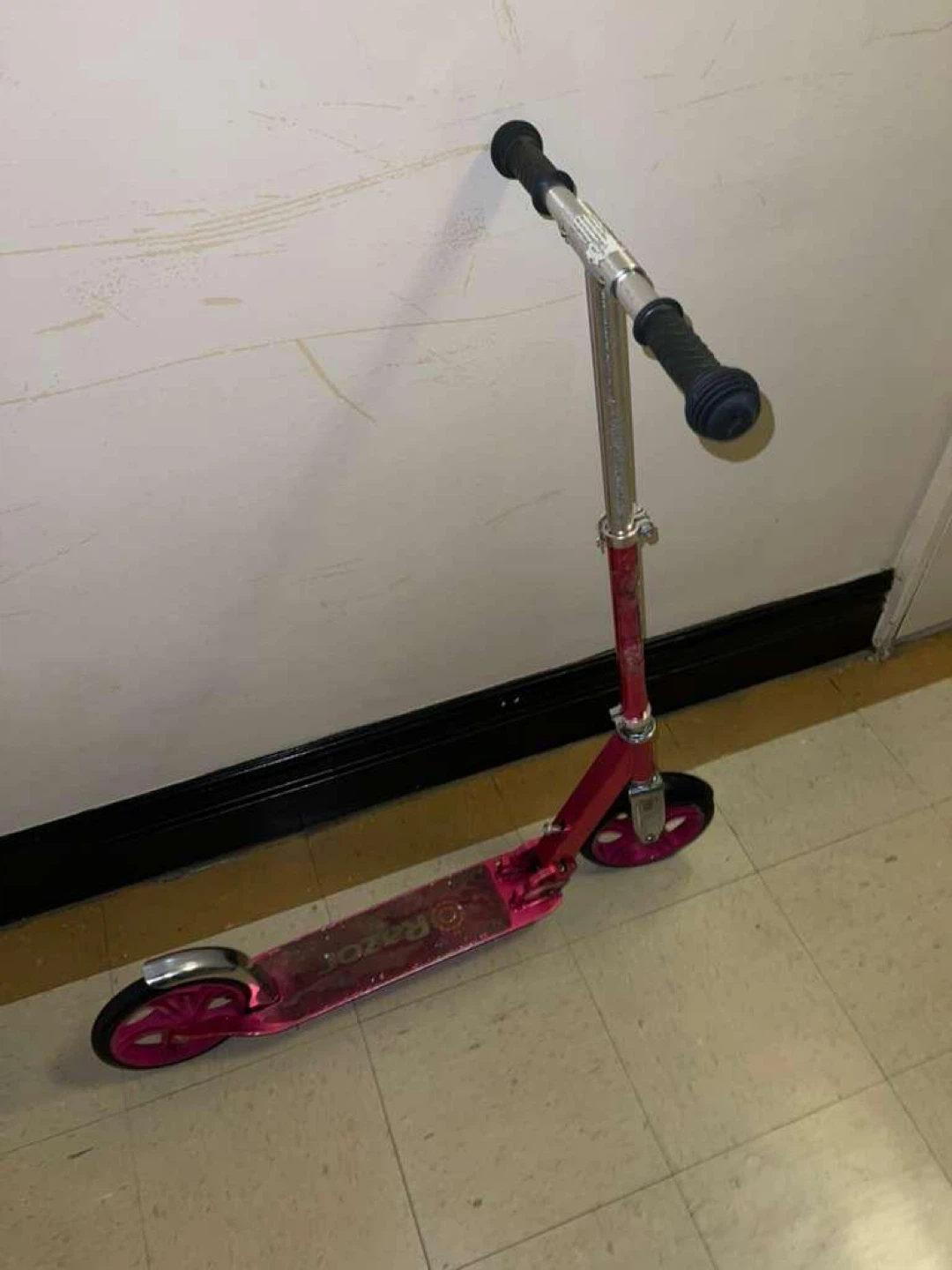 Pink Razor Scooter - photo 4