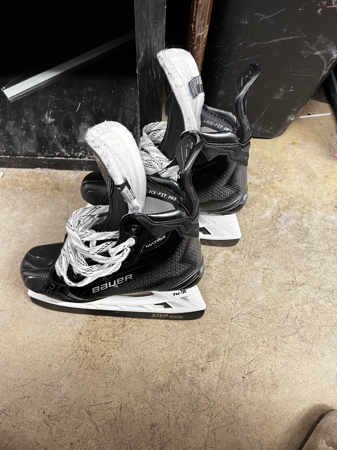 Bauer Supreme Matrix Hockey Skates - Size 6.5 Fit 2 - photo 2