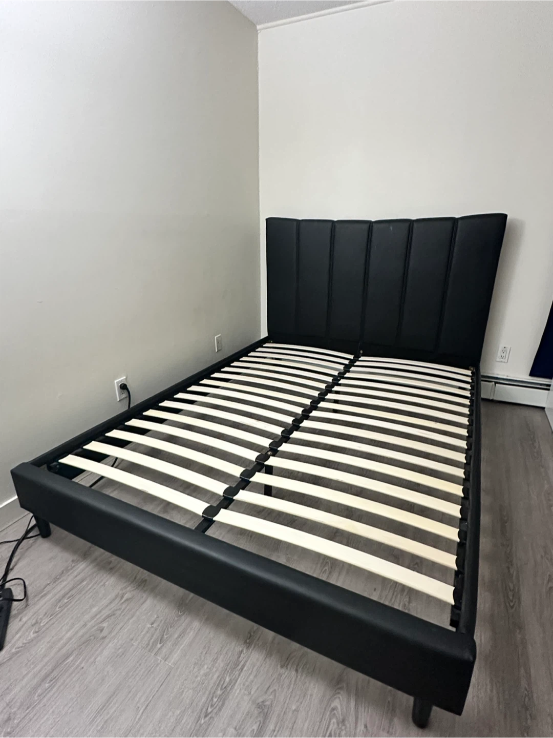 Paseo Platform Bed in Black Vegan-Leather - Queen Size - photo 4