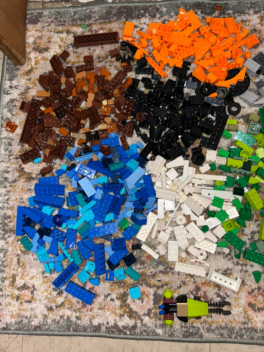Over 200 Lego  pieces 🥕 - photo 2